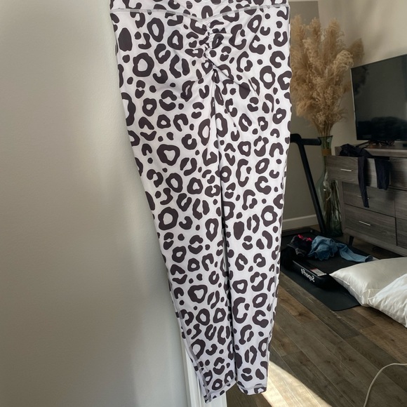 Celestial bodiez 7/8 power legging snow leopardess - Picture 7 of 9
